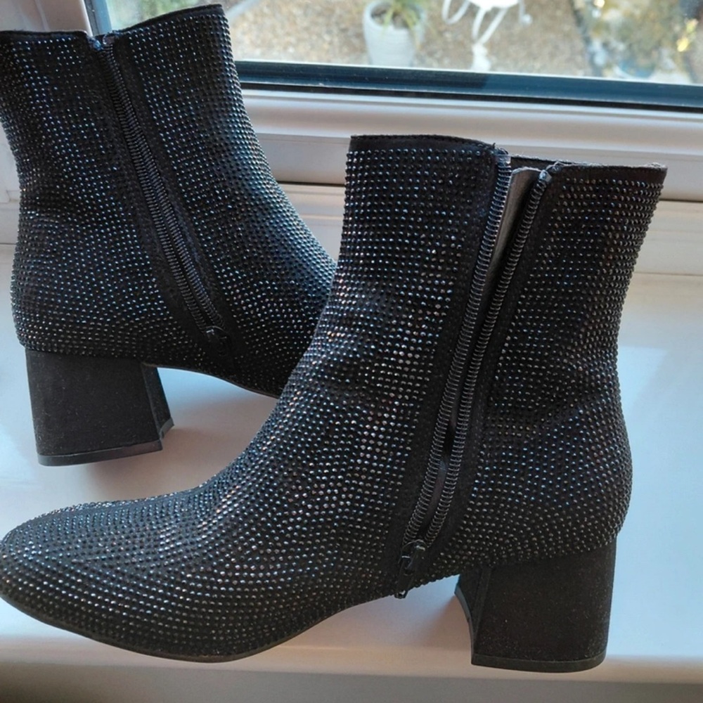 Chic Black Studded Heeled Boots